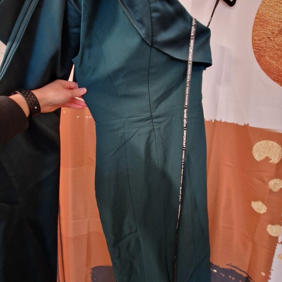 Lavish Alice Gemma Dress One Shoulder Bow Detail Midi Dress in Emerald Green - Picture 7 of 7